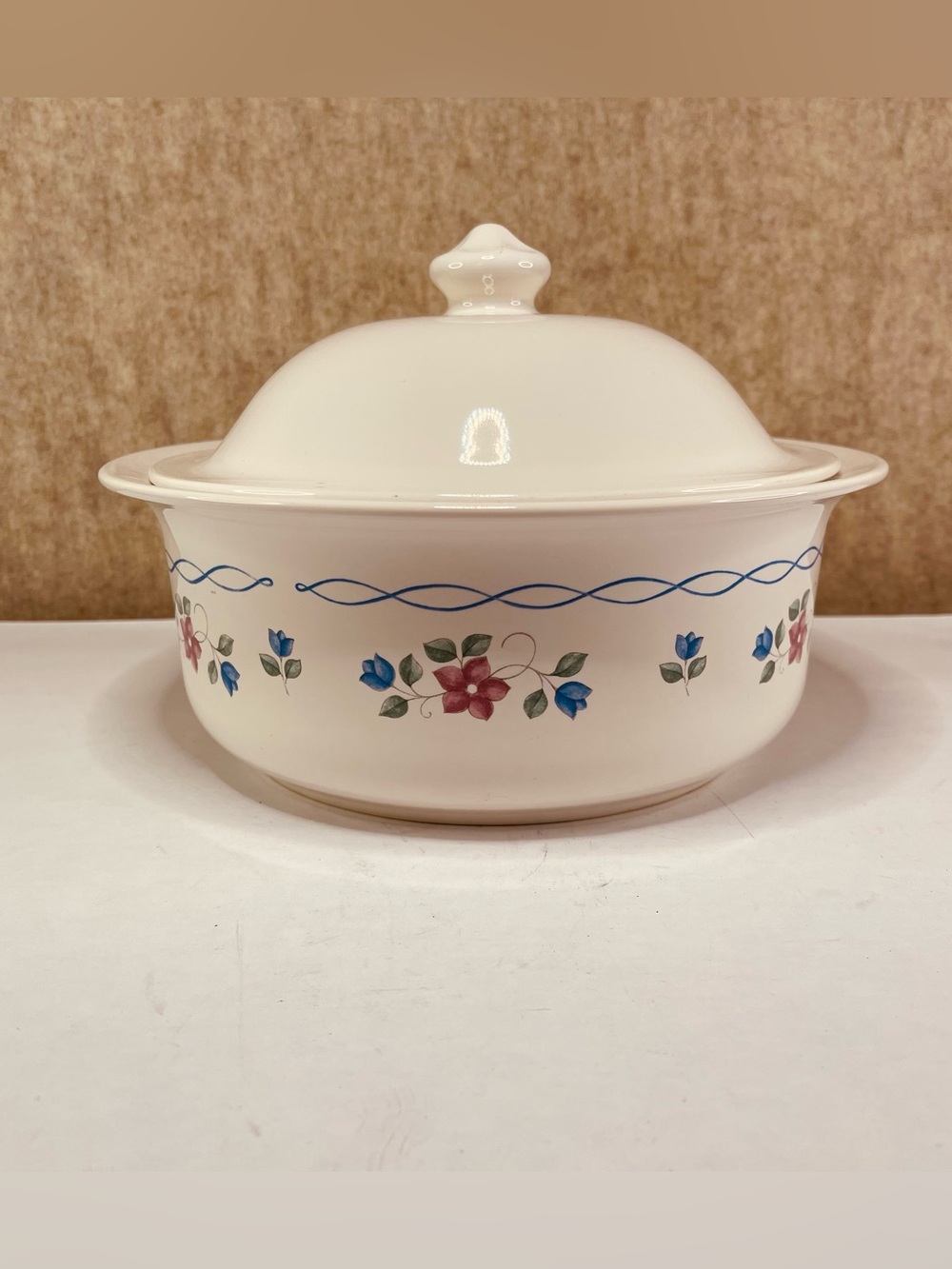 Pfaltzgraff Oven to Table Microwave Safe 2 Qt Covered Casserole Dish